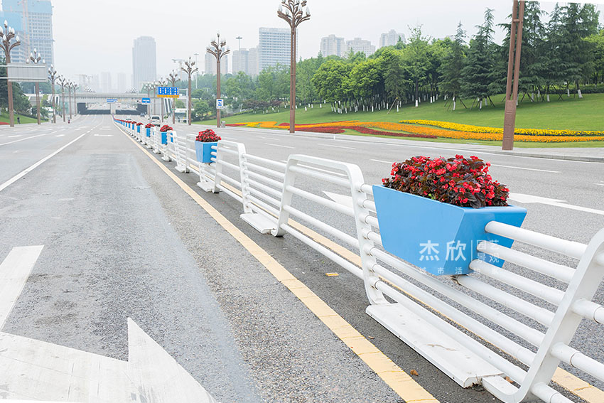哪些道路護欄花箱值得選？